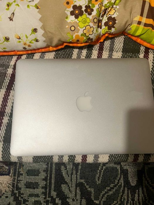 Продавам Macbook pro 2015 13