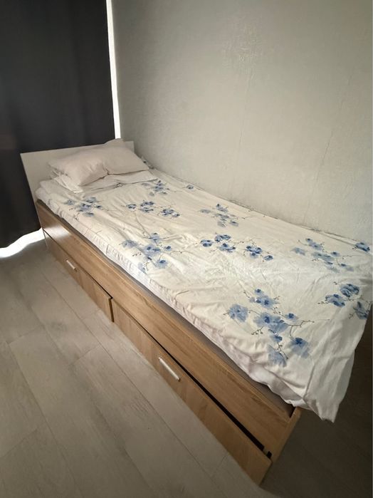 Продам кровать 90*200