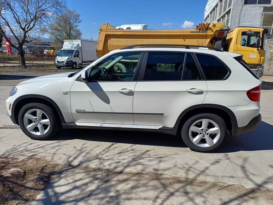 BMW X5 E70 3.0i 2009 На 25.03.2026г монтирани чисто нови гуми