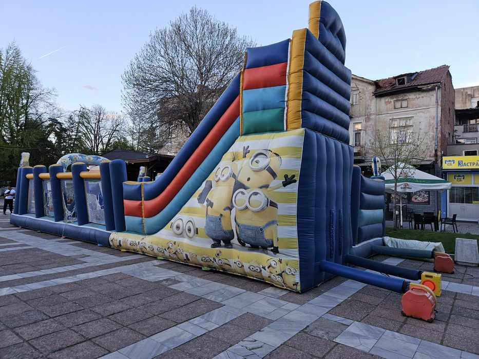 Надуваем замък .Батут