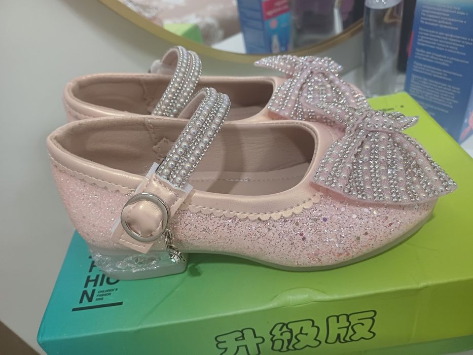 Туфли новые для девочки