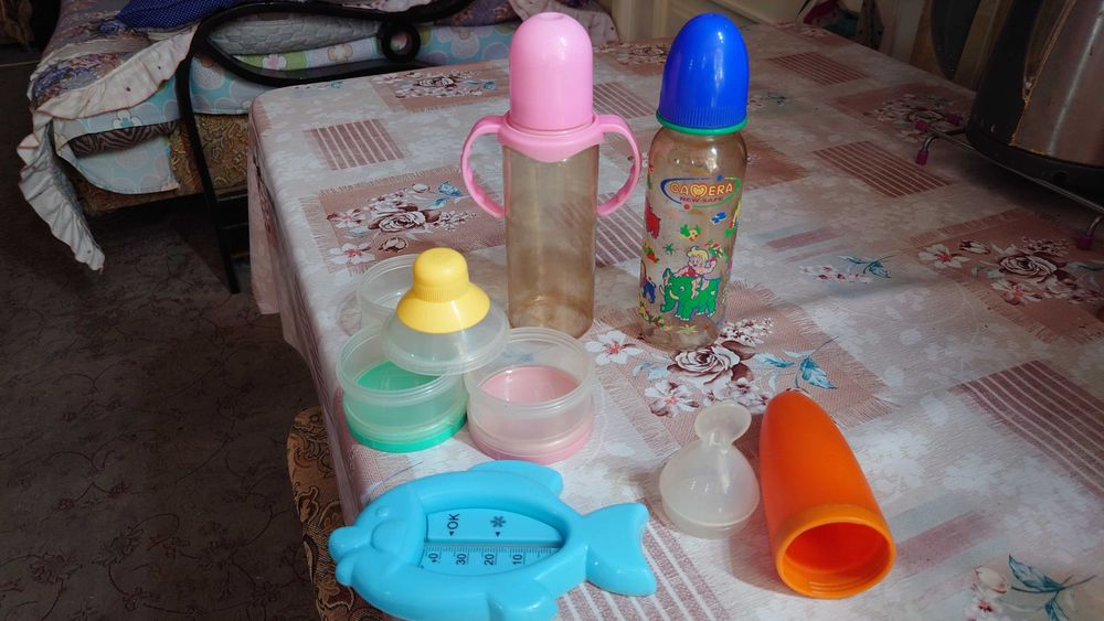 Набор для кормления-бутылочки,контейнер,градусник,силиконовая ложечка