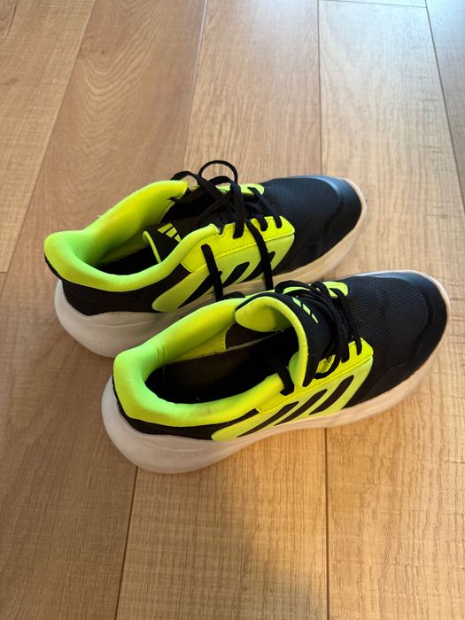 Vand adidasi Adidas pentru baiat, marime 38