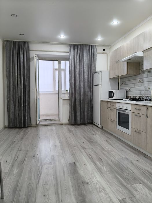 Сдам 1 комн.кв-ру, 52 кв.м. в районе 6, 7 мкрн.