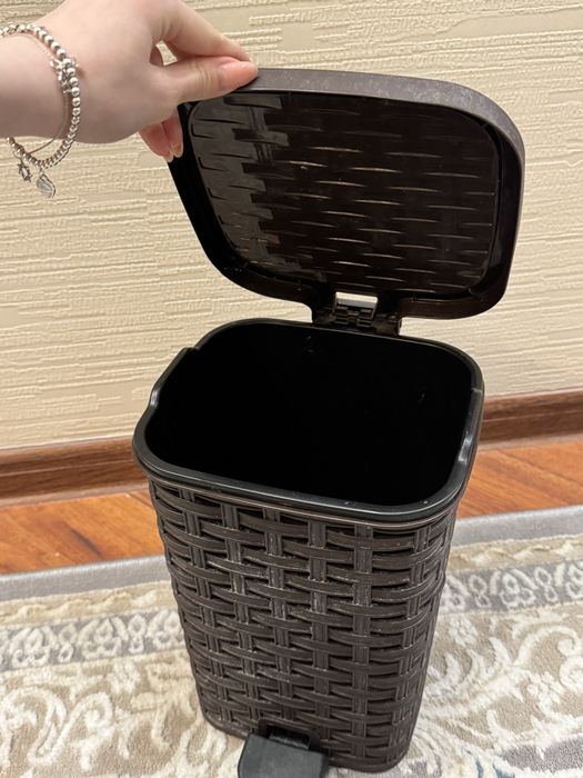 Мусорное ведро темно коричневое