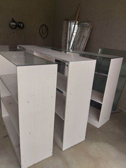 Savdo dukonlari uchun vitrinalar. 3dona.