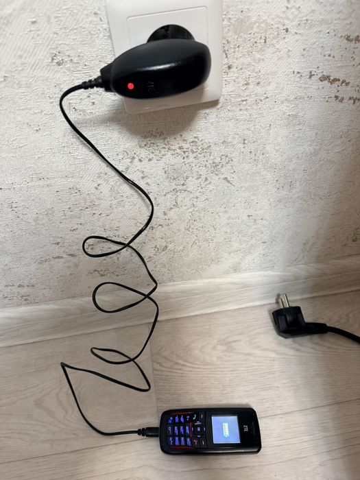 Продам мобильный телефон C 335