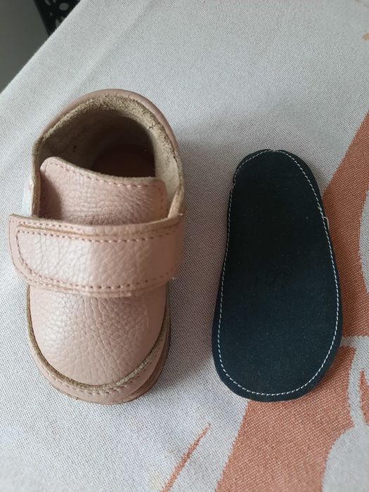 Vând incălțăminte primi pași!