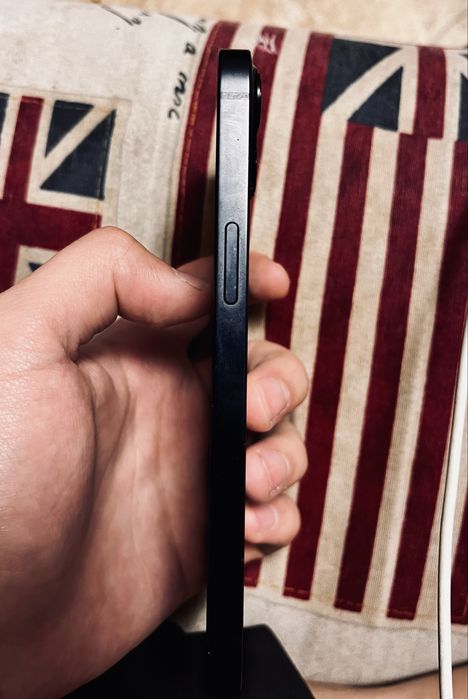 iPhone 13 - Идеальное состояние. Оригинал.