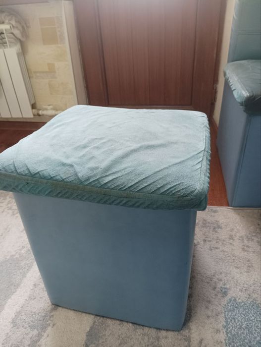 Мебель б/у стол, диван и 3 пуфика