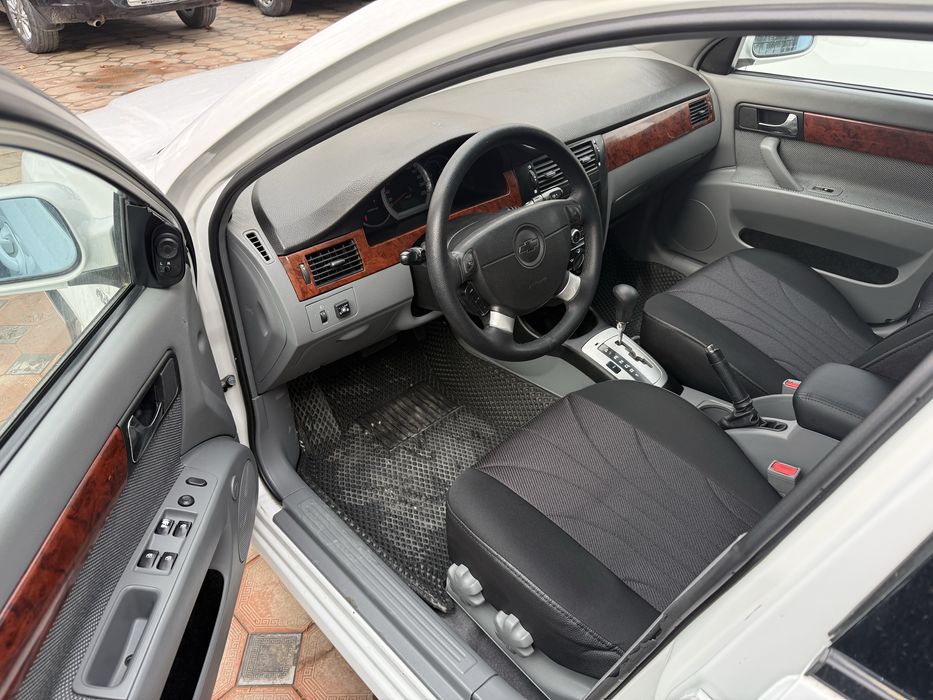 Lasetti AT 2013 yil 1,6 mator kraska tozza