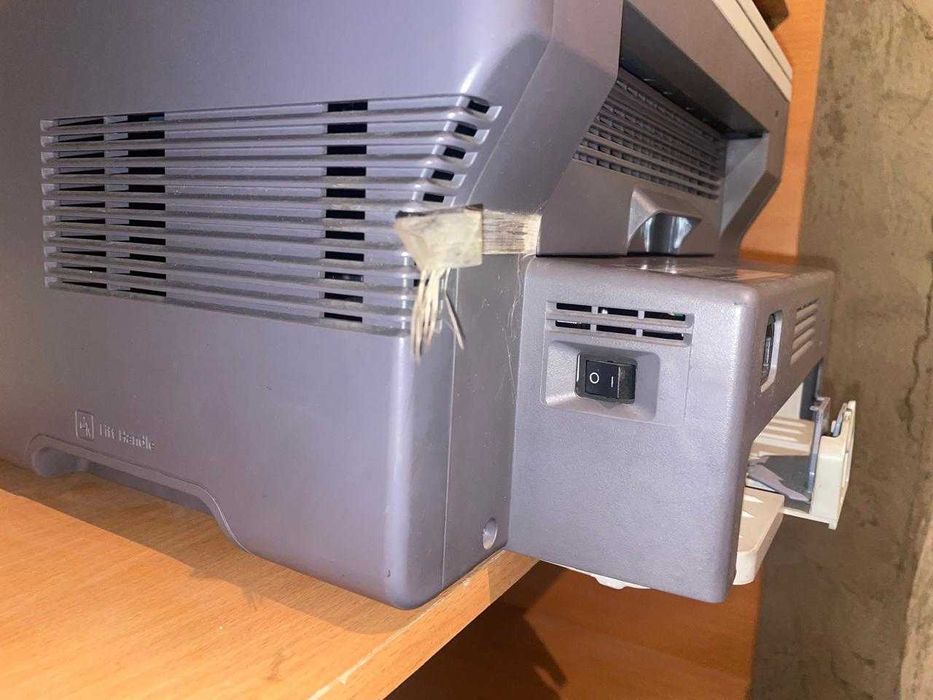 Продаю Samsung SCX-4220 (лазерный МФУ)