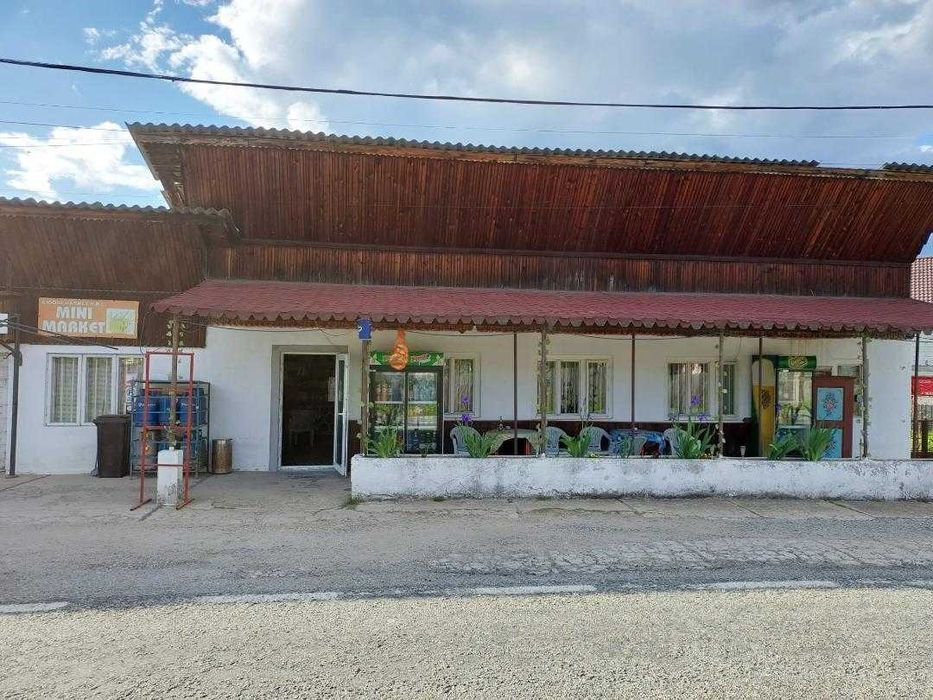 Casa, spatiu comercial,  teren 3025 mp, sat Ciuperceni, pret atragator