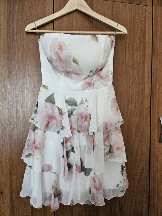 Дамска рокля на волани