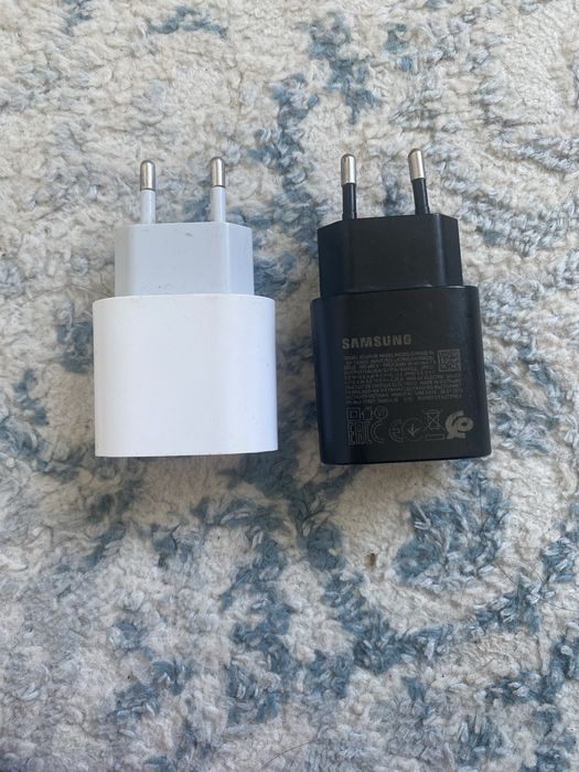 Apple 20W және Samsung адаптері