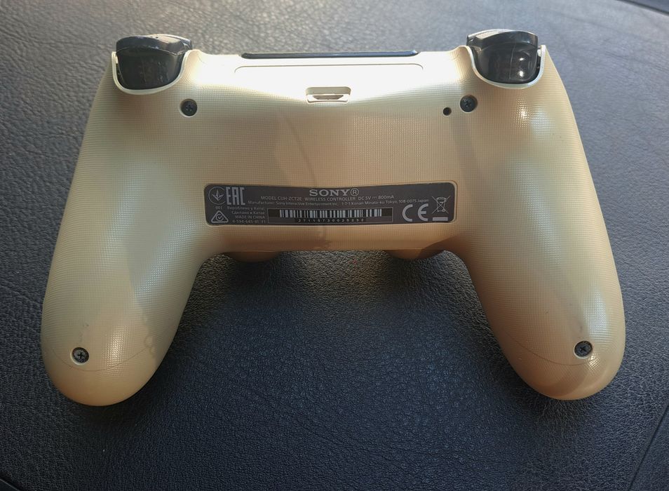 Контролер Sony за PlayStation 4