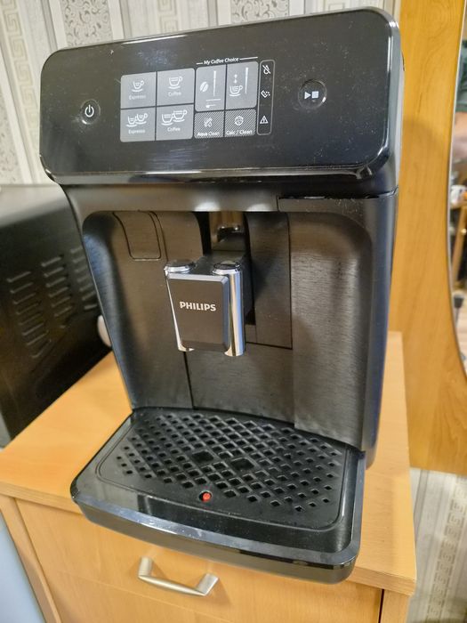 Продавам кафеавтомат PHILIPS 1200series