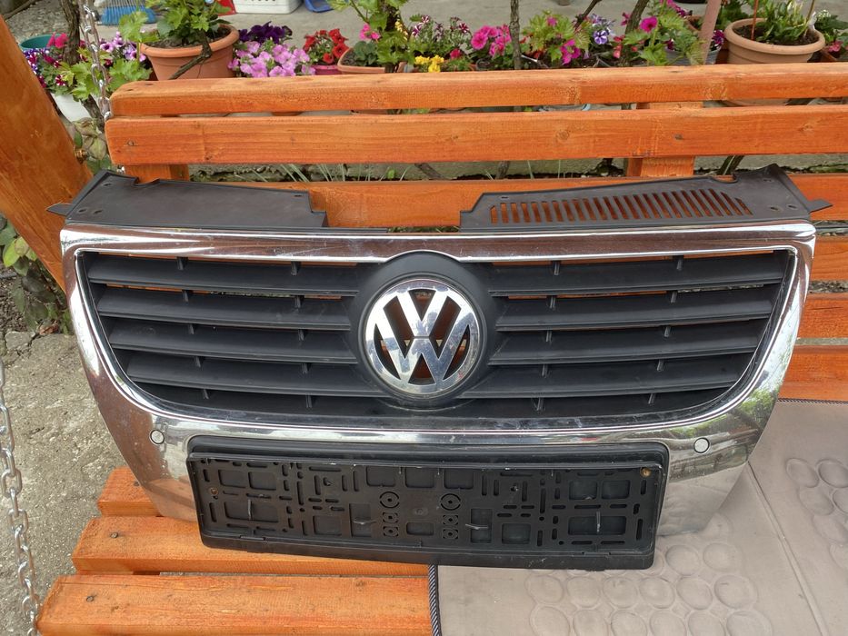Vând grila passat b6