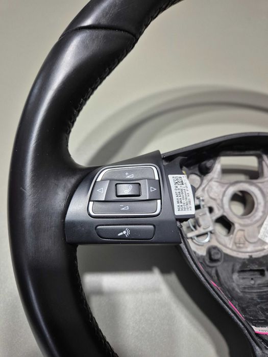 VW Голф 5/6, Пасат, Туран - Мулти Волан с Еърбег - Отлично Състояние