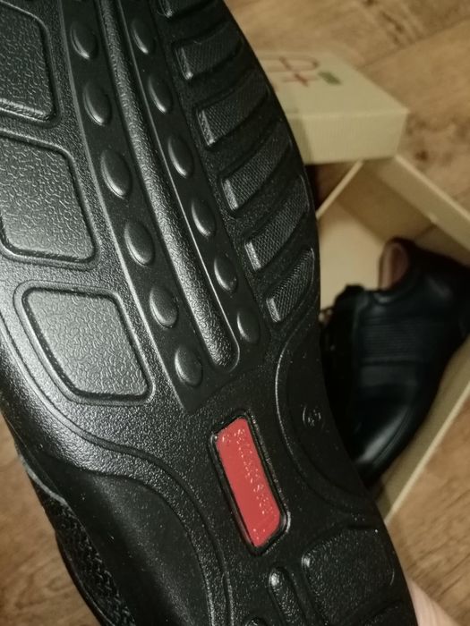 Португальские чёрные туфли