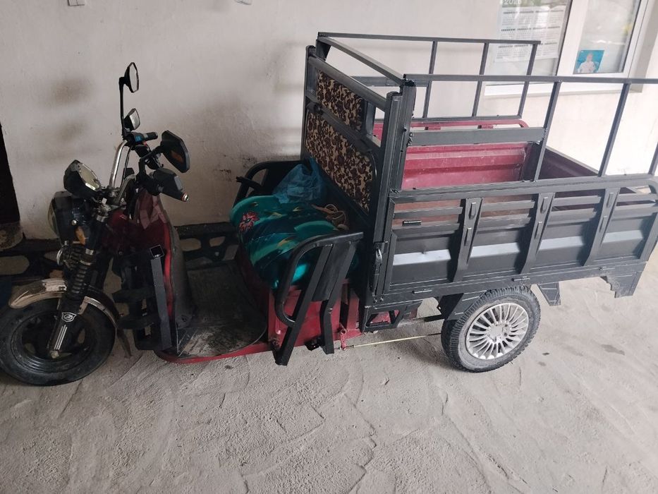 Muraveynik va skuter sotiladi.