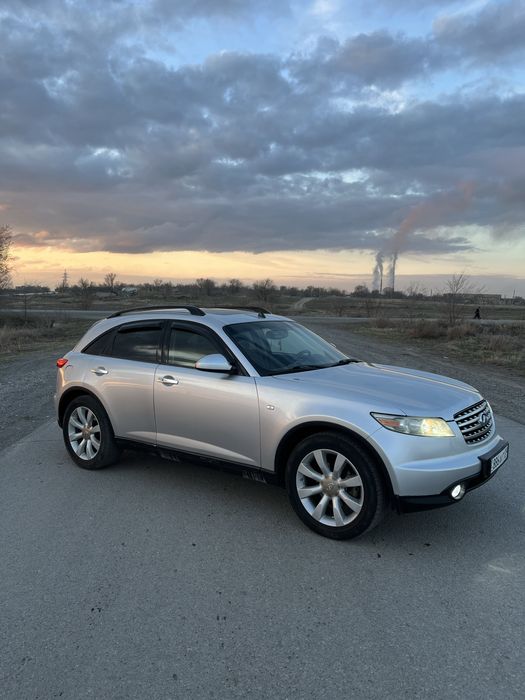 Продам машину Infiniti fx35