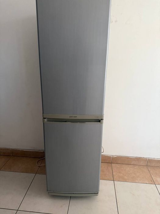 Холодильник сотилади