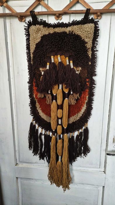 Вълнено килимче ръчна изработка за закачане на стена