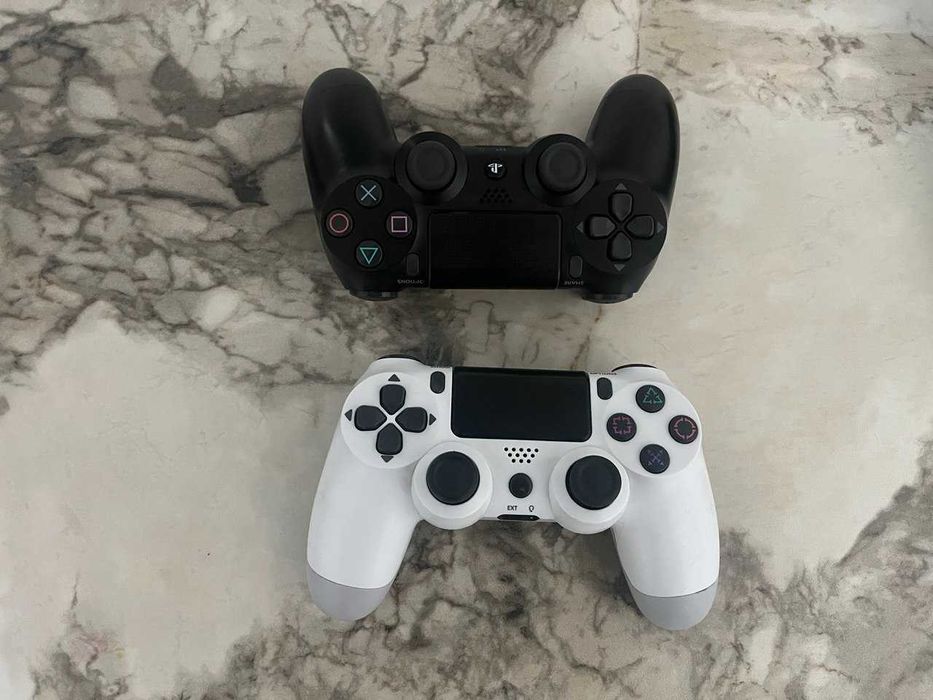 Ps4 500gb продается,  2 джойстика, + 7 игры на дисках