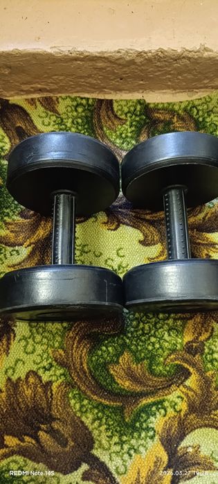 Продаются гантели 4,6,8кг