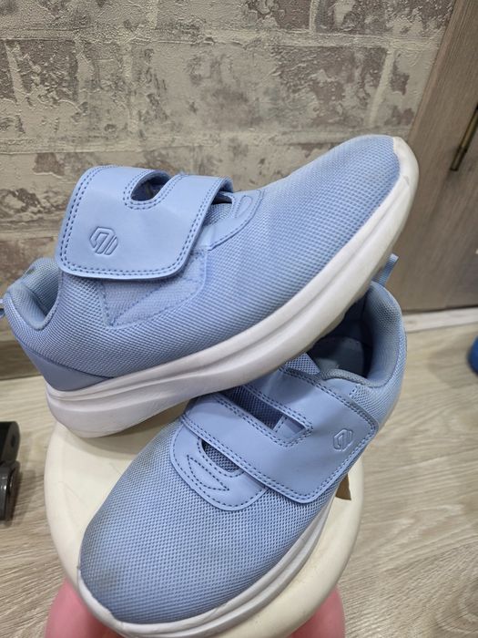 Лёгкие кросовки подростку