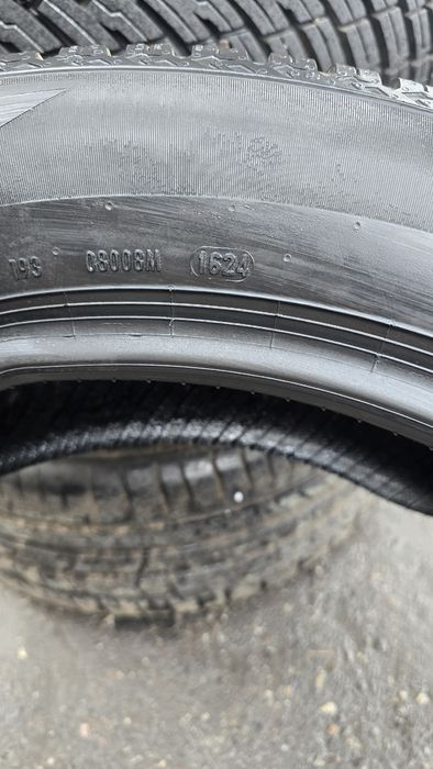 235/55/R19 pirelli