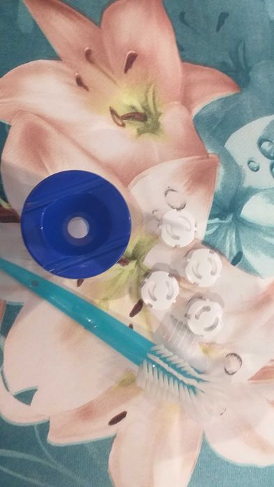 Капачки за контакти и четка на Авент за шишета-25лв.