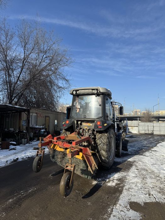 Трактор уборка снега щеткой