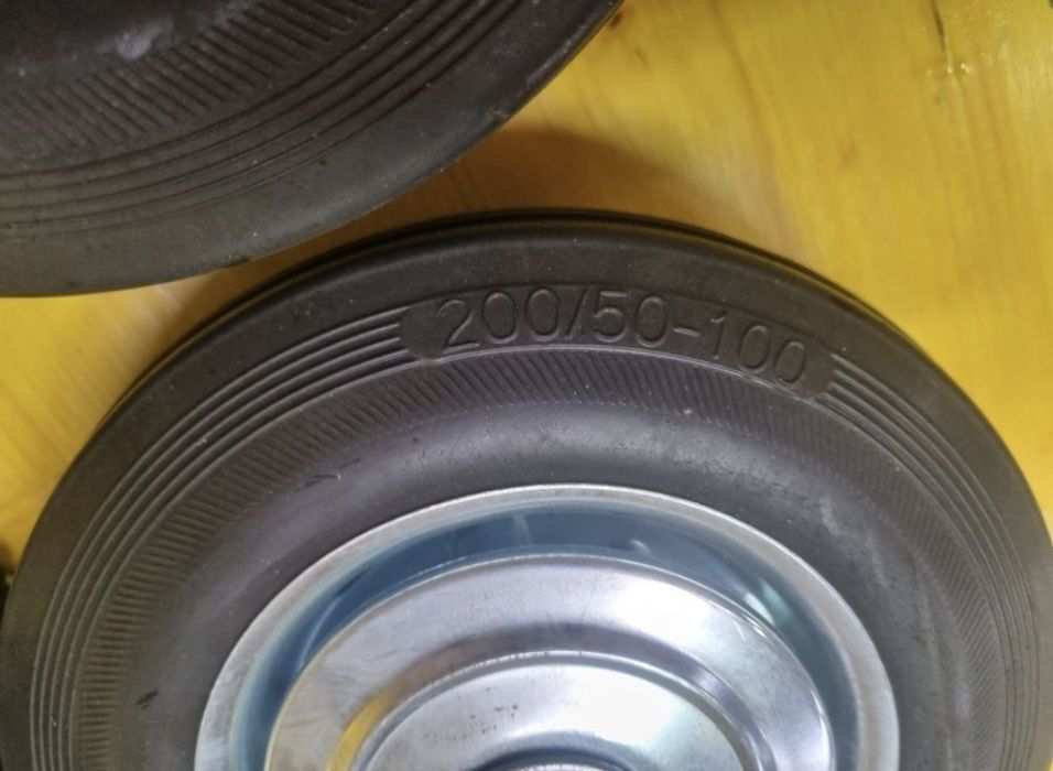 Roata schela cu frana