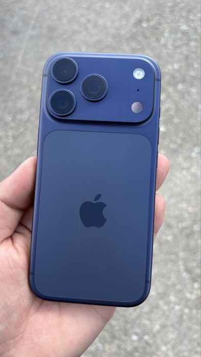 iPhone 17 Pro Blue Titan, cu 100% baterie
