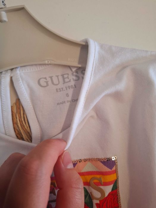 Рокля на марката Guess