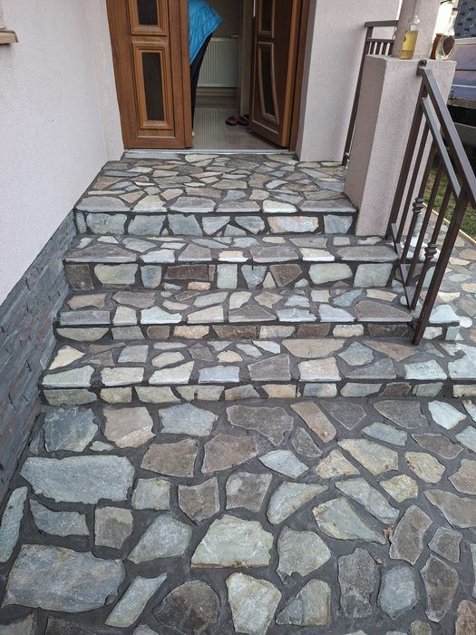 Grătare rustice și foișoare și piatră naturală