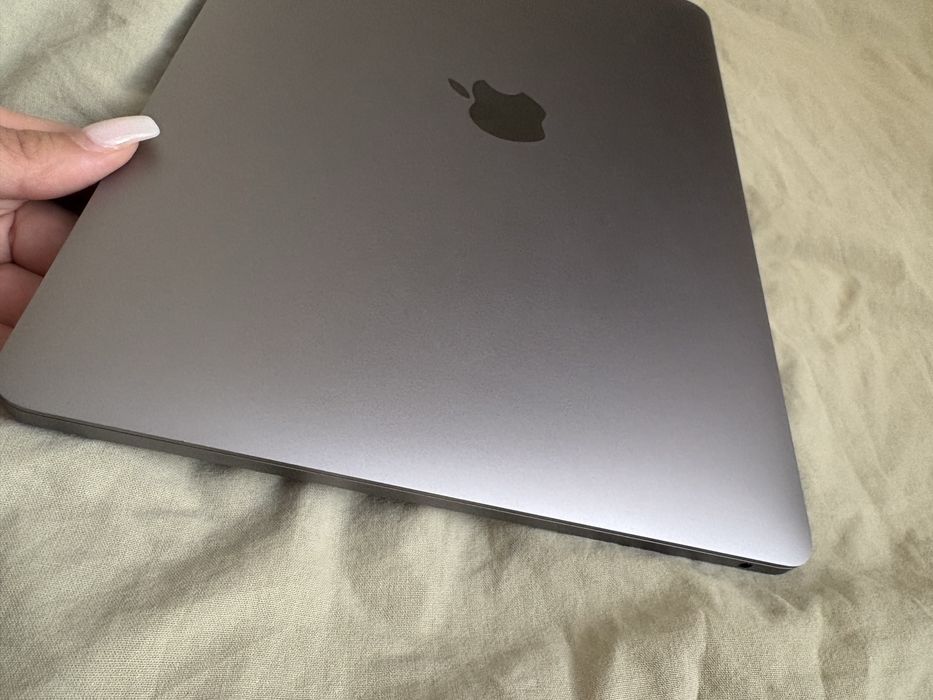 Продам Macbook Pro