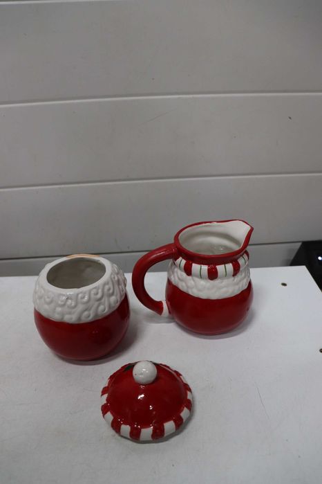 The Seasonal Gift Комплект купичка за захар, кана за мляко Дядо Коледа