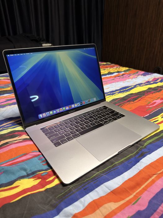Macbook pro 16 Touchbar i9 32gb ram 1tb ssd radeon 4gb impecabil