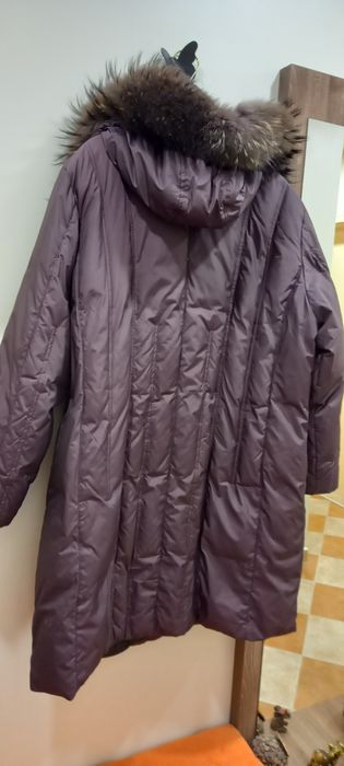 Дамско яке С пух и естествен косъм на качулка.Размер 48