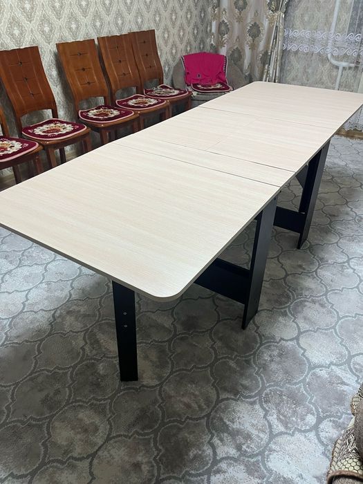 Стол раздвижной.