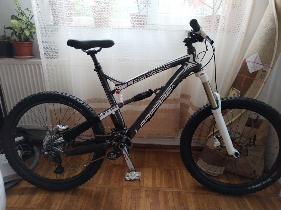 Bicicleta Lapierre Spicy 316 anul 2011 de enduro full suspension