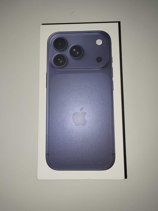 Iphone 17 pro 256GB тъмно син