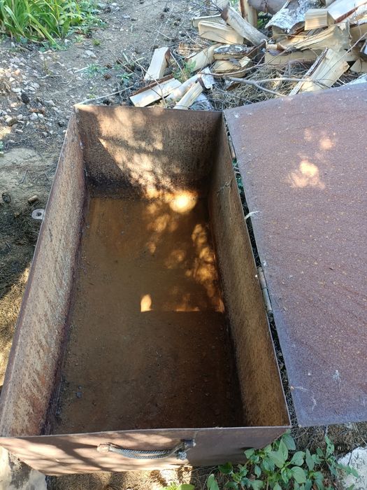 Железный бак для воды и прочего