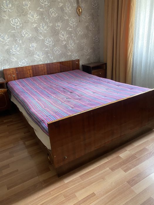 Кровать деревянная