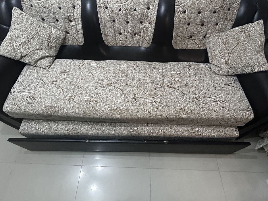 Vand canapea extensibila.