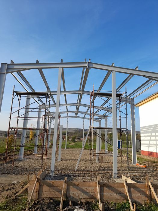 Vând hală metalică din profile