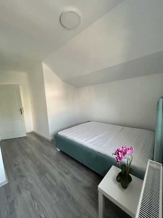 Apartament 2 camere, centrala proprie, 15 min de Facultatea de Medicina UVVG, zona cu supermarketuri si transport in comun